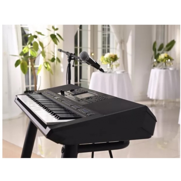 PSR-SX720 questa Workstation Arranger dinamica offre più di 1.300 voci di alta qualità e 450 stili diversi, tutto con le impostazioni One Touch