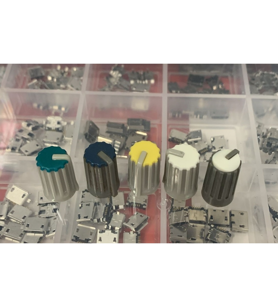 Knob per mixer Behringer diversi colori [B027BE009]