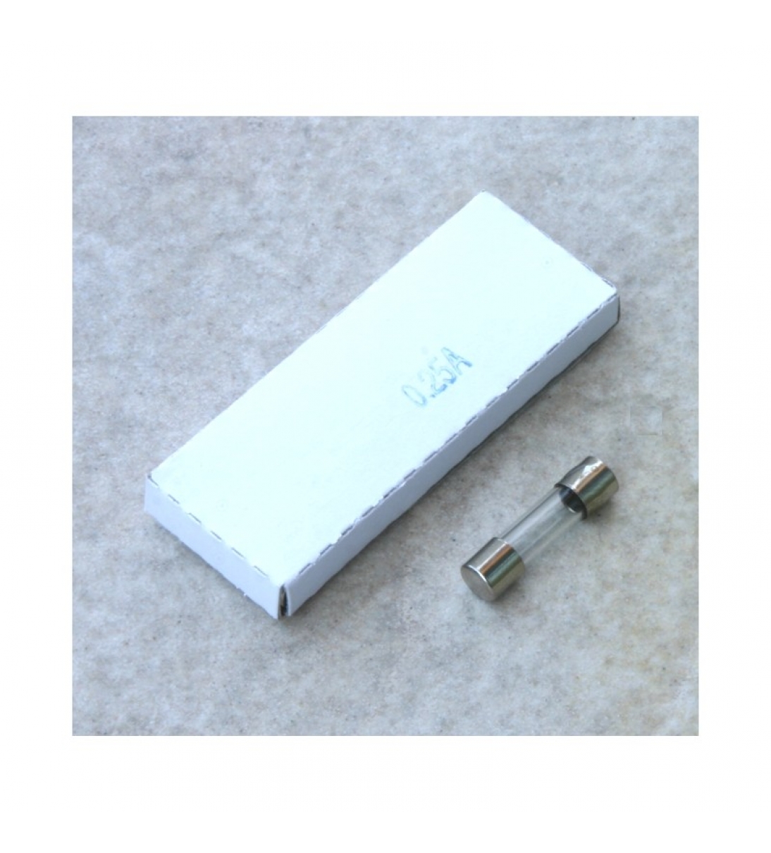 PAE-FQA005-10 Scatolina 10 fusibili 5x20 500mA/250V