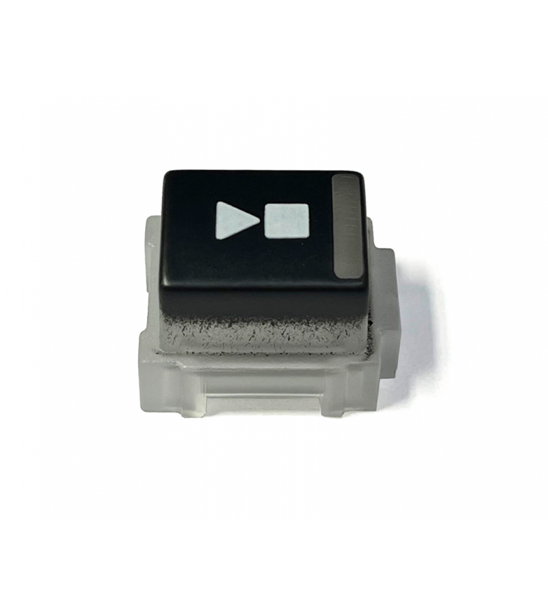 Pulsante con finestra LED per tastiera Korg. Questo pulsante di avvio/arresto del sequencer di ricambio ha il codice articolo Korg PLAL001040