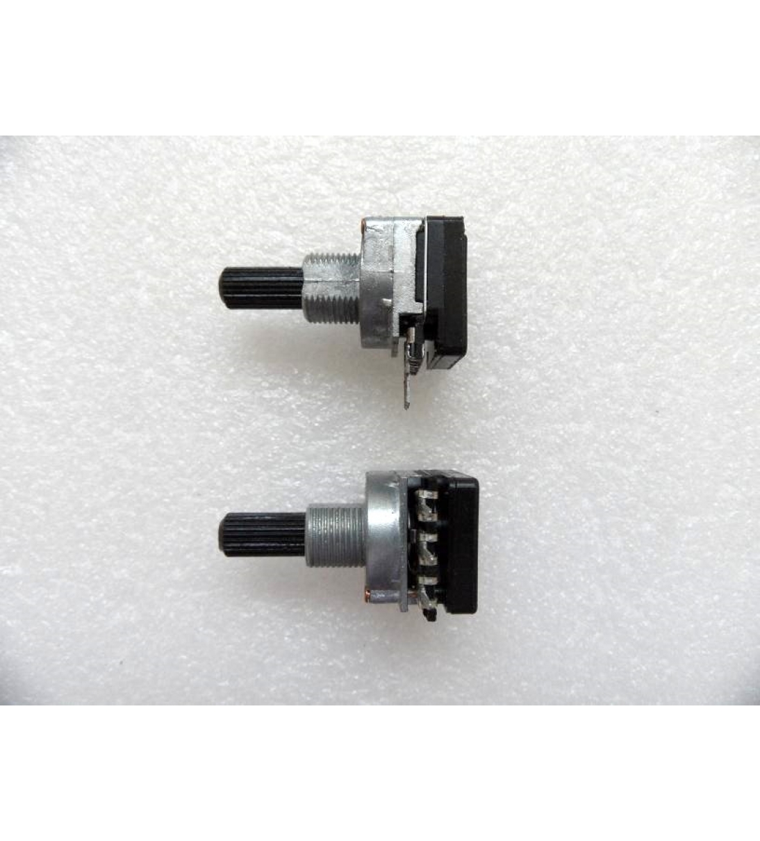Potenziometro originale 1KC con rotazione a "click" [B027MN206]