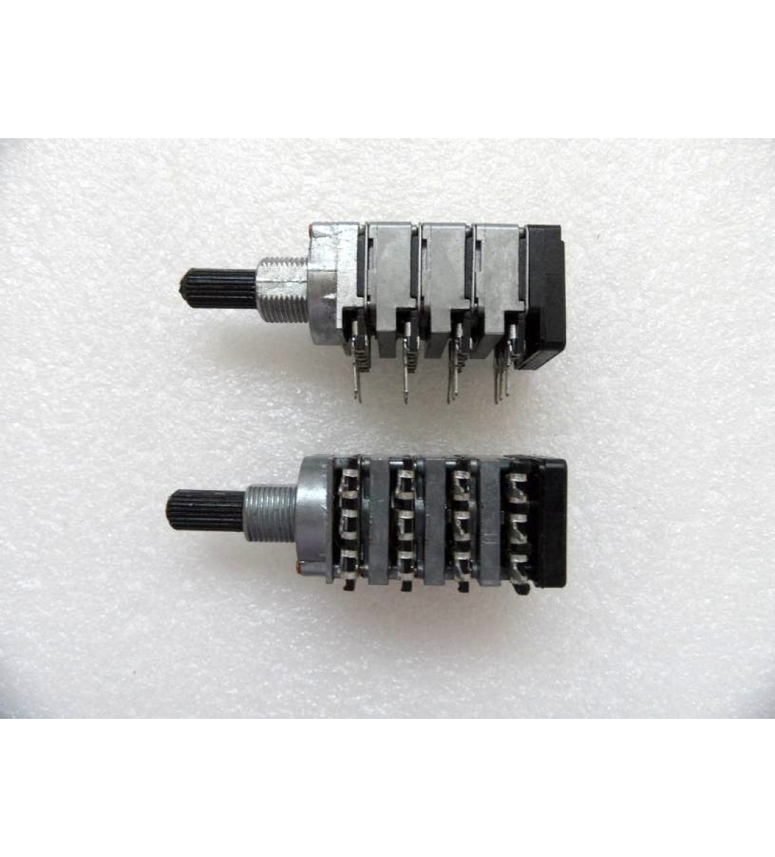 Montarbo Potenziometro originale quadruplo da 10KX/10KX/10KX/10KX con rotazione a "click"  [B027MN226]