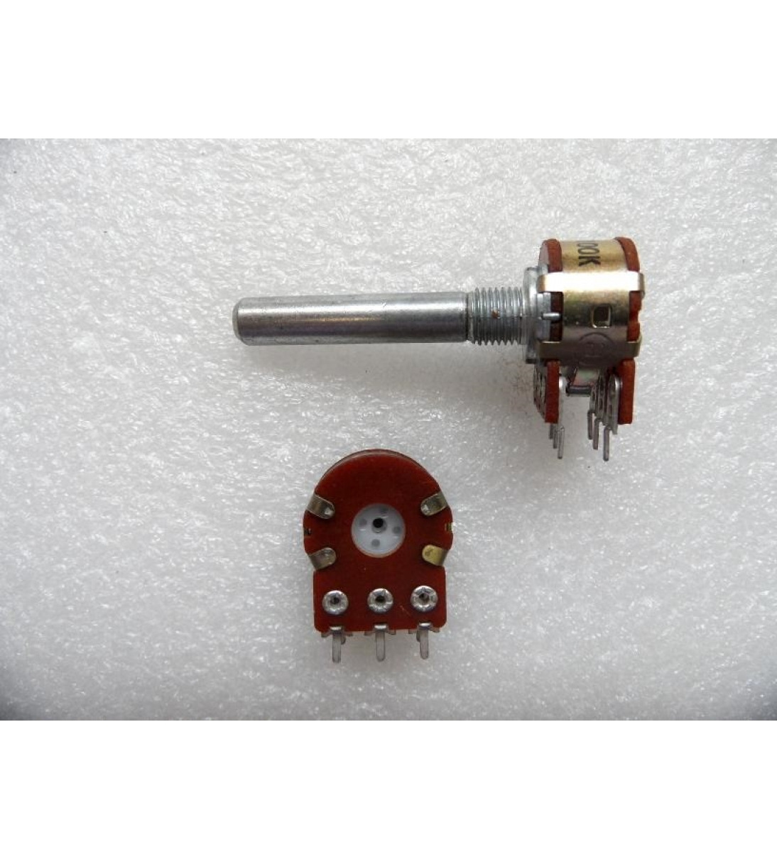 Potenziometro C100Kx2 perno lungo in metallo [B027MN204]