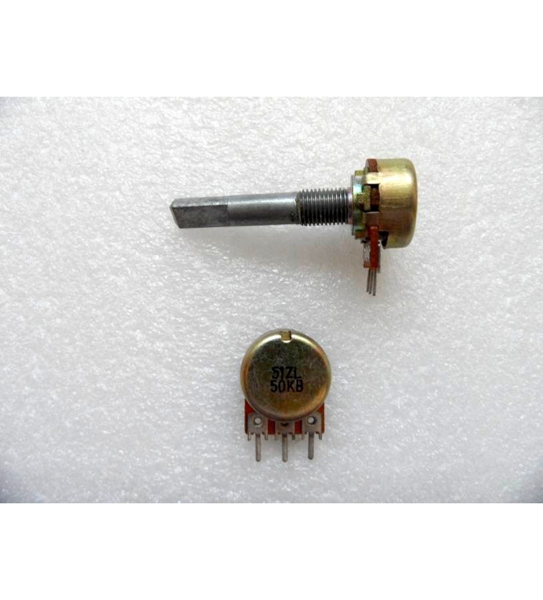 Potenziometro 50KWx2 perno lungo in metallo [B027MN200]